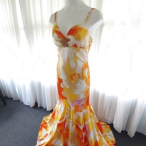 Mary L Couture dress. Size M.